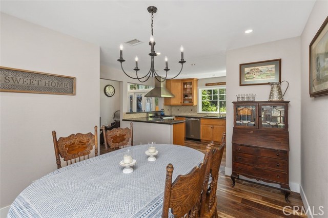 1405 Lakeside Lane, Huntington Beach CA: https://media.crmls.org/medias/ff0f9261-28ff-429b-8214-d91d28aeb632.jpg