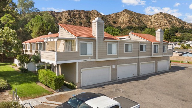 Detail Gallery Image 1 of 1 For 31361 the Old Rd #D,  Castaic,  CA 91384 - 2 Beds | 3 Baths