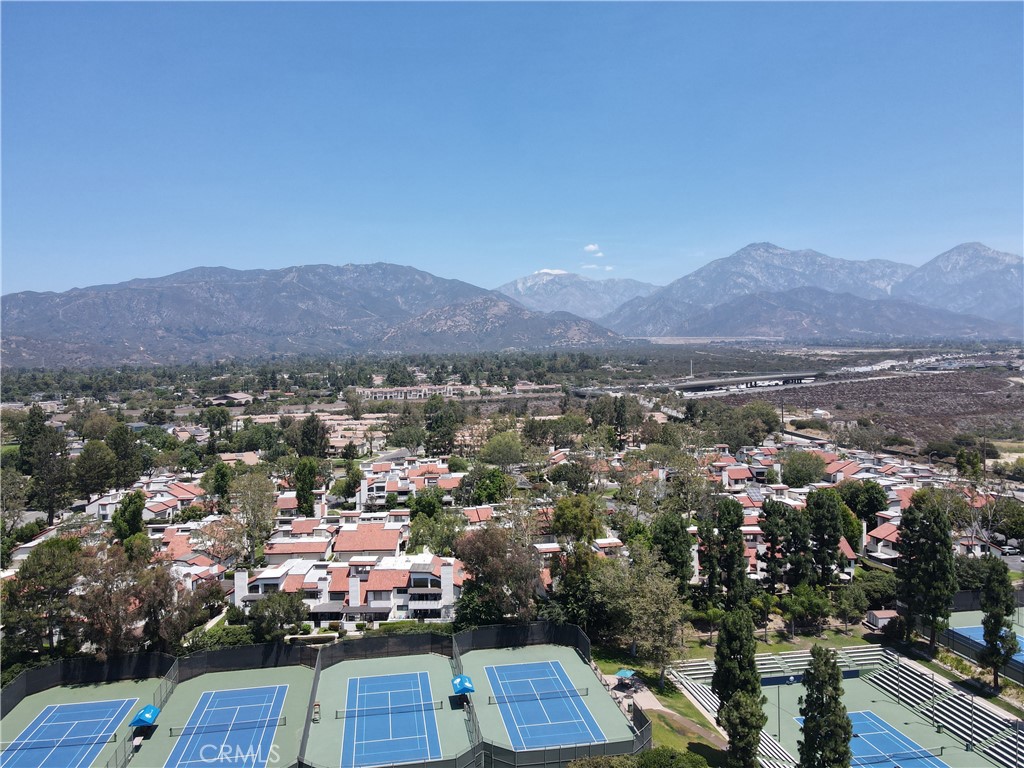 https://media.crmls.org/medias/ff0fa226-0cfb-4538-8ddd-505850febda8.jpg?preset=X-Large