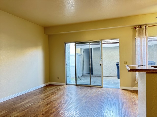 Detail Gallery Image 6 of 27 For 567 Springbrook, Irvine,  CA 92614 - 3 Beds | 2/1 Baths