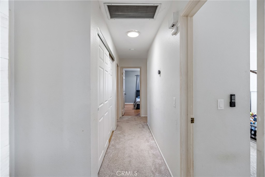 https://media.crmls.org/medias/ff10e81b-001f-429f-aea3-196214c8051d.jpg?preset=X-Large