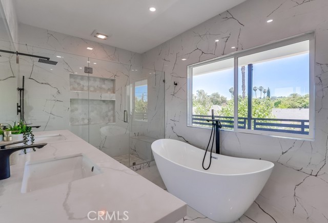 Detail Gallery Image 18 of 21 For 22555 Califa St, Woodland Hills,  CA 91367 - 7 Beds | 7 Baths