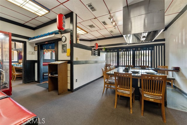320 W Foothill Blvd, Upland CA: https://media.crmls.org/medias/ff11def2-08c7-4258-9132-3f9538fa0a7d.jpg
