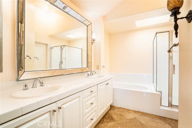 12 Savona Court, Newport Coast CA: https://media.crmls.org/medias/ff123f4f-12ce-416d-9aa6-dfd80e2bc229.jpg