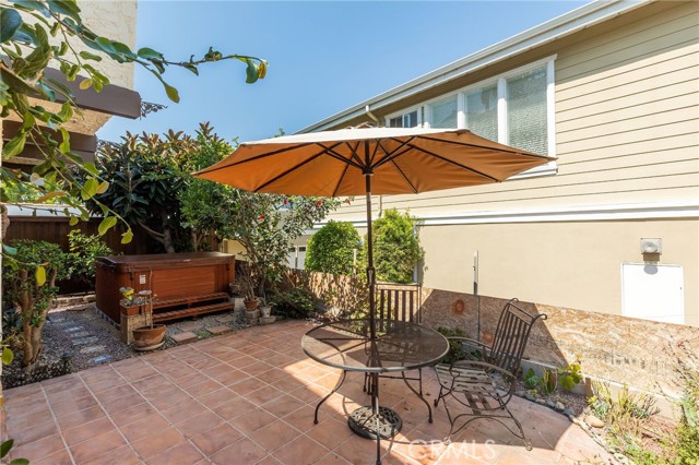 1007 Emerald Street, Redondo Beach, California 90277, 3 Bedrooms Bedrooms, ,2 BathroomsBathrooms,Residential,Sold,Emerald,SB21207535