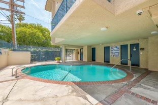 Detail Gallery Image 5 of 22 For 14560 Clark St #102,  Sherman Oaks,  CA 91411 - 2 Beds | 2 Baths