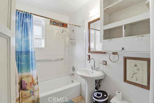 Detail Gallery Image 14 of 19 For 2103 Harriman a,  Redondo Beach,  CA 90278 - 2 Beds | 1 Baths