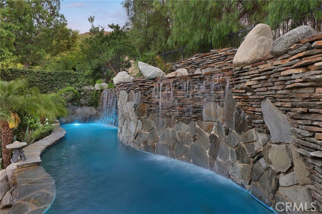 6137 Paseo La Vista, Woodland Hills CA: https://media.crmls.org/medias/ff13e02d-75b3-4e2b-9115-e827a30e3893.jpg