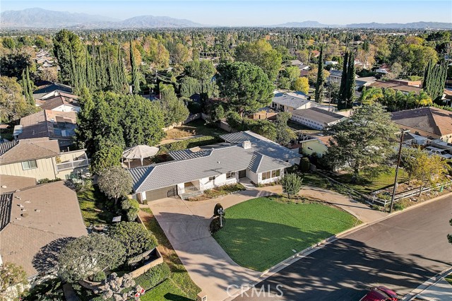 11200 Jellico Avenue, Granada Hills CA: https://media.crmls.org/medias/ff13f27c-bf80-43ae-acd3-392e98fc8e34.jpg