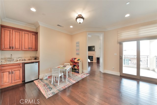 1807 Huntington Lane, Redondo Beach, California 90278, 4 Bedrooms Bedrooms, ,3 BathroomsBathrooms,Residential,Sold,Huntington,SB17030098