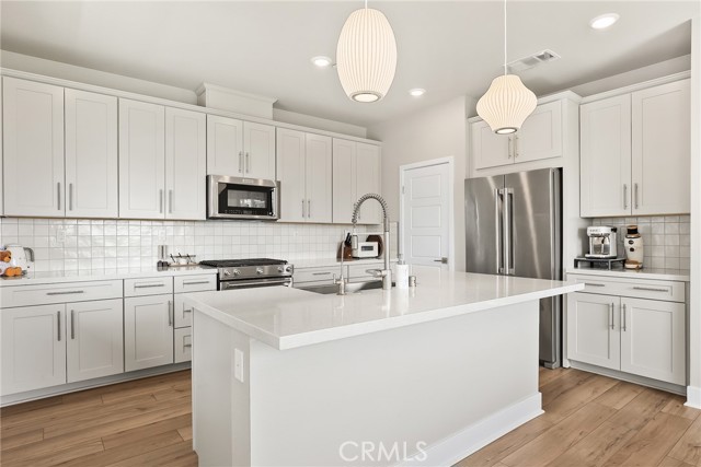 Detail Gallery Image 3 of 38 For 1421 W Sunrise Ln, San Pedro,  CA 90732 - 4 Beds | 3/1 Baths