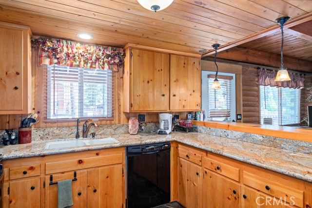 Detail Gallery Image 9 of 28 For 913 Nana Ave, Big Bear City,  CA 92314 - 3 Beds | 2 Baths