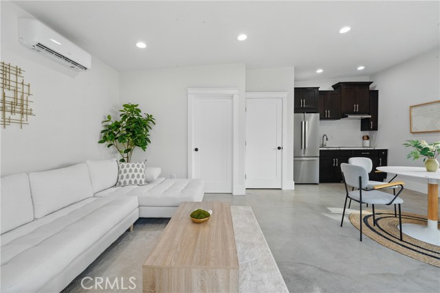 2111 S Bronson Ave, Los Angeles CA: https://media.crmls.org/medias/ff15a382-9669-4113-9d7c-e7aa3b508938.jpg