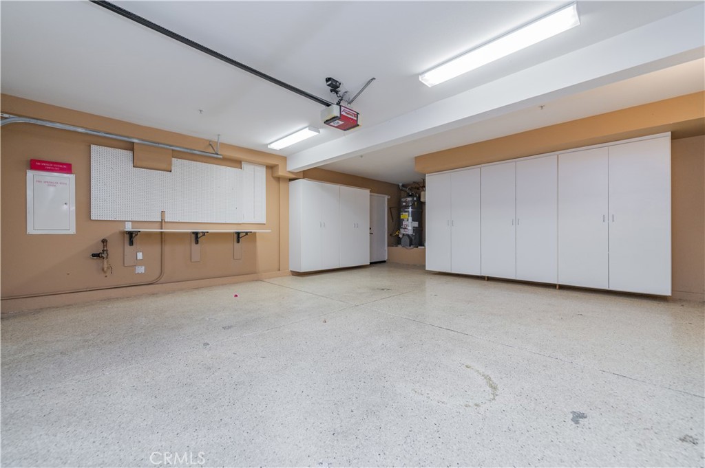 https://media.crmls.org/medias/ff15bba3-2e00-4324-bd23-c27ef4144c2c.jpg?preset=X-Large