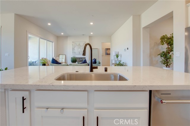 208 Luna Way, Hollister CA: https://media.crmls.org/medias/ff15bf00-2f61-426a-9a65-a3e918afaccb.jpg