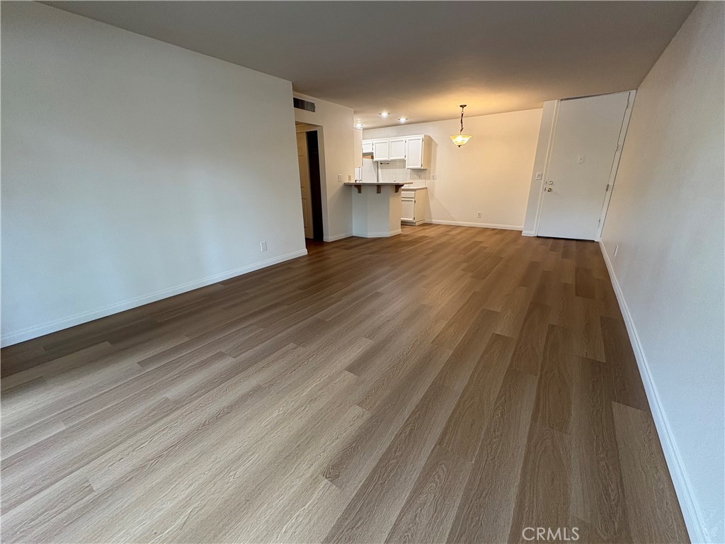 https://media.crmls.org/medias/ff15da7e-0cb7-4a3d-9f9a-735a081ff1dc.jpg?preset=X-Large