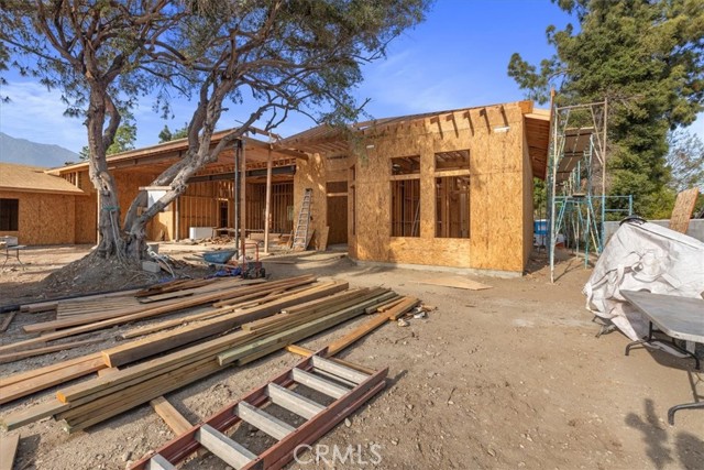 1629 N Palm Avenue, Upland CA: https://media.crmls.org/medias/ff17f9c8-c3ff-4327-974c-dbb01252c687.jpg