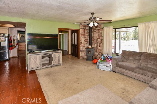 Detail Gallery Image 11 of 69 For 19180 Willow St, Hesperia,  CA 92345 - 5 Beds | 2 Baths