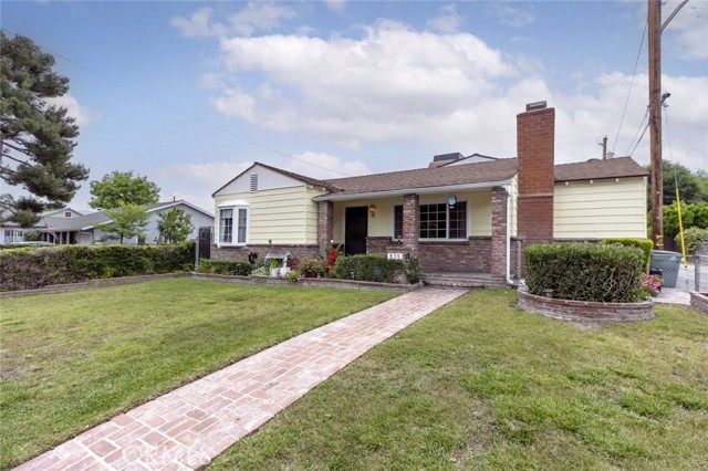 835 N Lincoln Street, Burbank CA: https://media.crmls.org/medias/ff184d14-d41c-4dd2-a194-31e6b7e9dfb0.jpg