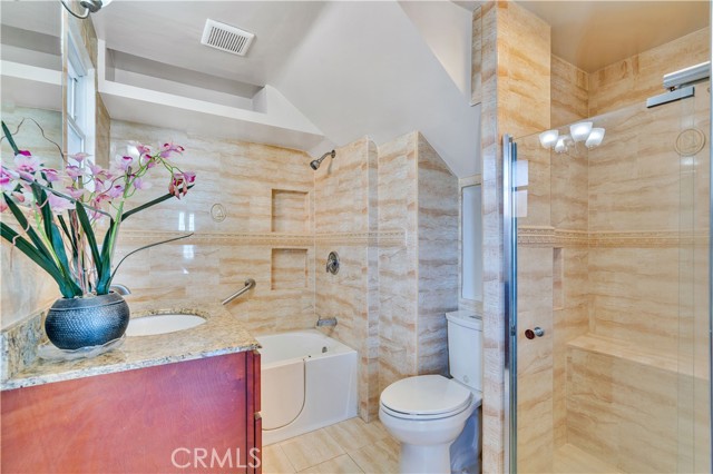Detail Gallery Image 12 of 63 For 2747 E Ocean Bld, Long Beach,  CA 90803 - – Beds | – Baths