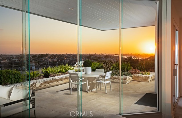 Detail Gallery Image 20 of 60 For 1535 Dolphin Terrace, Corona Del Mar,  CA 92625 - 3 Beds | 3/1 Baths