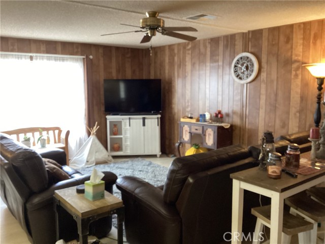 4133 W Wilson Street, Banning CA: https://media.crmls.org/medias/ff1de794-69be-4424-928d-974e650ef29a.jpg