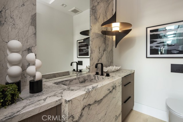 Detail Gallery Image 8 of 18 For 1233 Outrigger Dr, Corona Del Mar,  CA 92625 - 5 Beds | 5/1 Baths