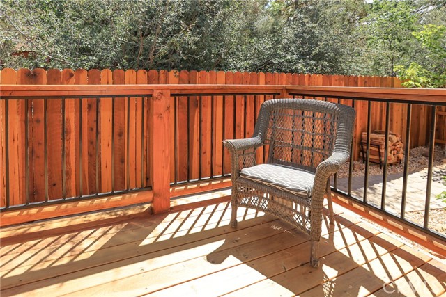 365 Santa Barbara Avenue, Sugarloaf CA: https://media.crmls.org/medias/ff1e1692-d76a-4a5a-a7c0-1a5b56d432bd.jpg