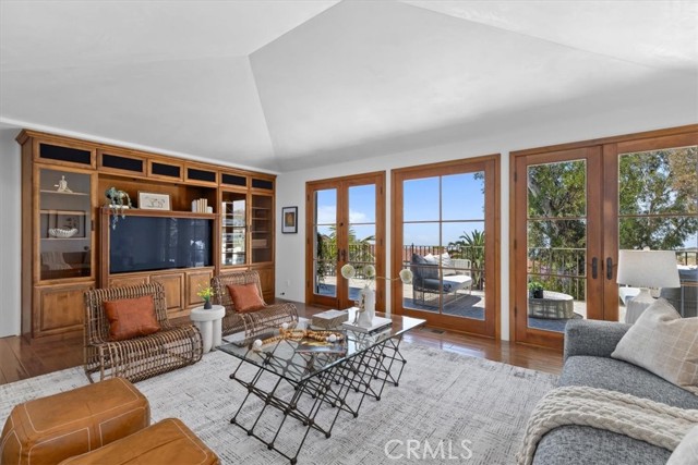 Detail Gallery Image 24 of 52 For 364 via Almar, Palos Verdes Estates,  CA 90274 - 5 Beds | 3/1 Baths