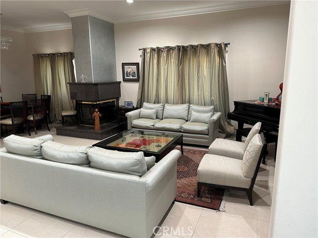 Detail Gallery Image 3 of 44 For 4377 Saltillo St, Woodland Hills,  CA 91364 - 5 Beds | 4 Baths