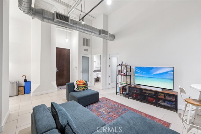 939 S BROADWAY, Los Angeles CA: https://media.crmls.org/medias/ff1e946a-6b84-49f5-a4d6-b663d8ff24a1.jpg