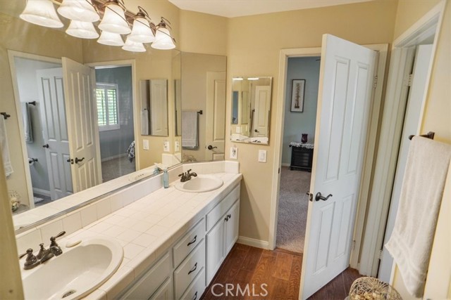 Detail Gallery Image 28 of 72 For 15355 Michael Crest Dr, Canyon Country,  CA 91387 - 5 Beds | 3/1 Baths