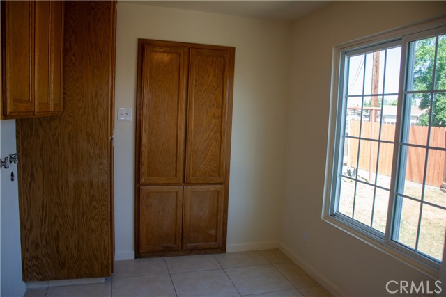 Detail Gallery Image 5 of 24 For 1913 N Waukena Way, Hanford,  CA 93230 - 3 Beds | 2 Baths