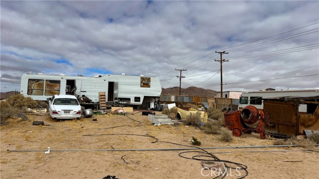 733 Ranch Rd (NEAR) Road, Yermo CA: https://media.crmls.org/medias/ff20583b-dde6-440e-bd88-ae5e3ef1539e.jpg