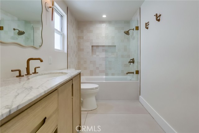 5528 Voletta Place, Valley Village CA: https://media.crmls.org/medias/ff219135-aea8-458c-80a9-ea6d36cebe05.jpg