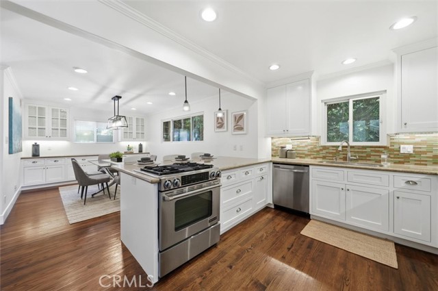 Detail Gallery Image 10 of 49 For 1808 Manzanita Lane, Manhattan Beach,  CA 90266 - 5 Beds | 3 Baths