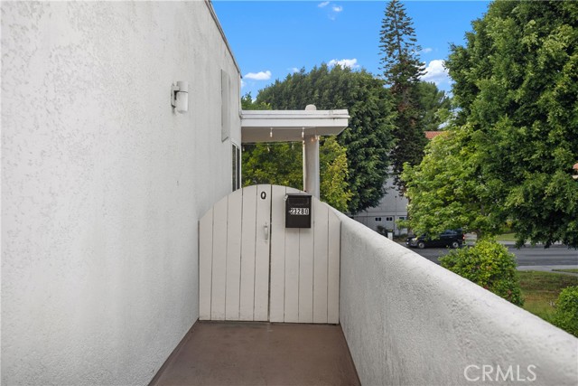 2328 Via Mariposa West, Laguna Woods CA: https://media.crmls.org/medias/ff22fc8e-5126-4102-9af9-5e453ede79b1.jpg