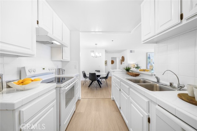 222 S Central Avenue, Los Angeles CA: https://media.crmls.org/medias/ff238dbe-f655-4ba3-84dd-d81a3b1aceb4.jpg
