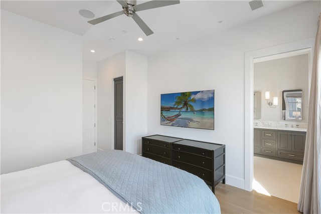 Detail Gallery Image 15 of 42 For 708 Heliotrope, Corona Del Mar,  CA 92625 - 3 Beds | 3 Baths