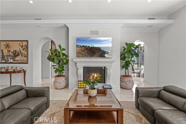 Detail Gallery Image 13 of 41 For 1210 Chantilly, Los Angeles,  CA 90077 - 6 Beds | 8 Baths