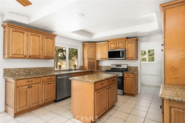 Detail Gallery Image 15 of 73 For 16481 Valle Vista Way, Riverside,  CA 92506 - 5 Beds | 3 Baths