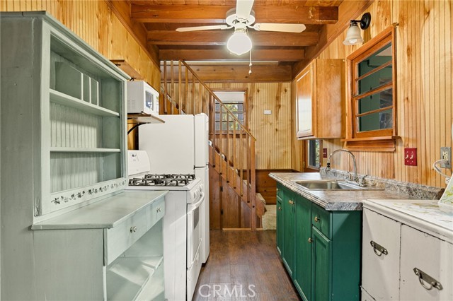 Detail Gallery Image 10 of 24 For 26370 Alpine, Twin Peaks,  CA 92391 - 2 Beds | 1 Baths