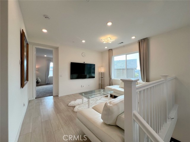 20910 Jennings Way, Newhall CA: https://media.crmls.org/medias/ff26da90-adc7-4e81-bfee-bbee49baad1a.jpg