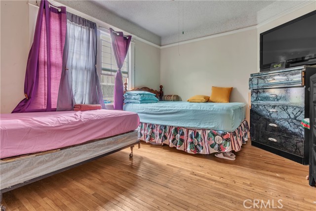 4154 S Harvard Blvd, Los Angeles CA: https://media.crmls.org/medias/ff2707e8-ec25-4307-a0aa-44c2fe07ec3a.jpg