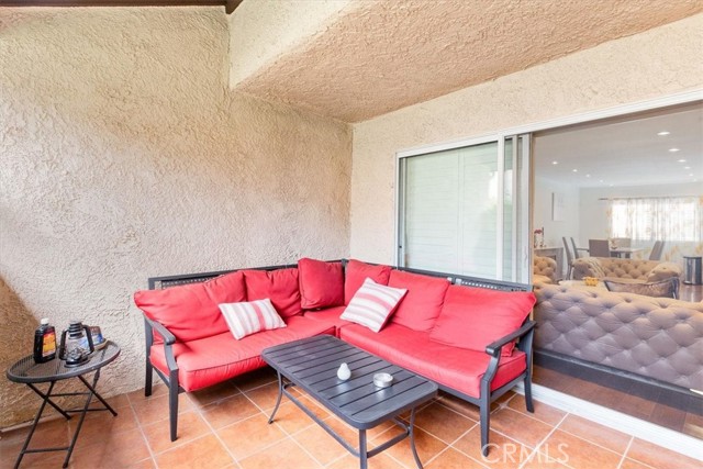 Detail Gallery Image 11 of 26 For 9725 via Siena, Burbank,  CA 91504 - 2 Beds | 2/1 Baths