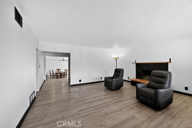 Detail Gallery Image 5 of 35 For 612 Momar Ln, Escondido,  CA 92027 - 4 Beds | 2 Baths