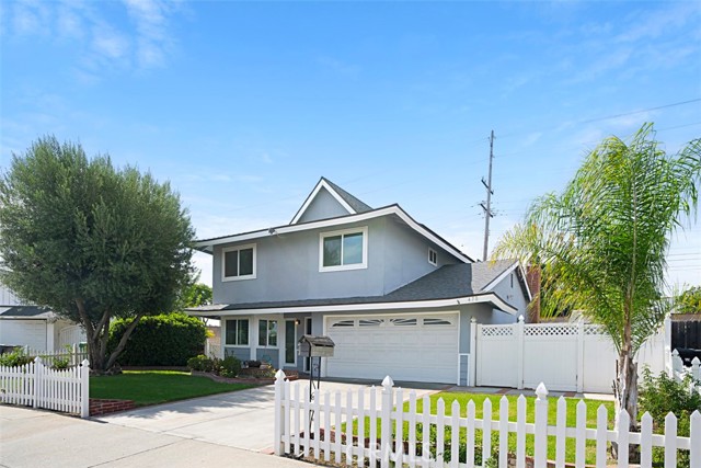 Detail Gallery Image 2 of 39 For 470 Annette Pl, Corona,  CA 92879 - 6 Beds | 2/1 Baths