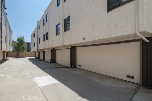 582 W Huntington Drive, Arcadia CA: https://media.crmls.org/medias/ff28ce08-d9b2-48ea-b3fa-3f3321faafa9.jpg