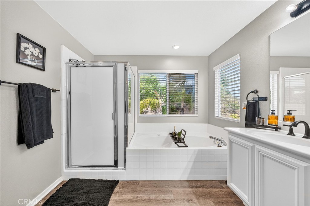 https://media.crmls.org/medias/ff28dd62-f54a-4b57-9705-0037cea04afc.jpg?preset=X-Large