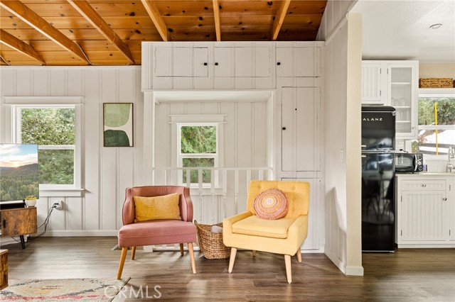 Detail Gallery Image 9 of 22 For 577 Acacia Dr, Crestline,  CA 92325 - 2 Beds | 1 Baths